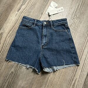 NWT NEW Zara High Rise Denim Shorts dark Wash Raw Hem Rigid Jean Shorts Size 2